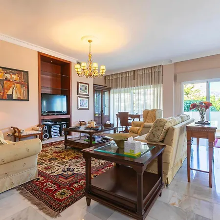 Stylish And Spacious 3 Bedroom *