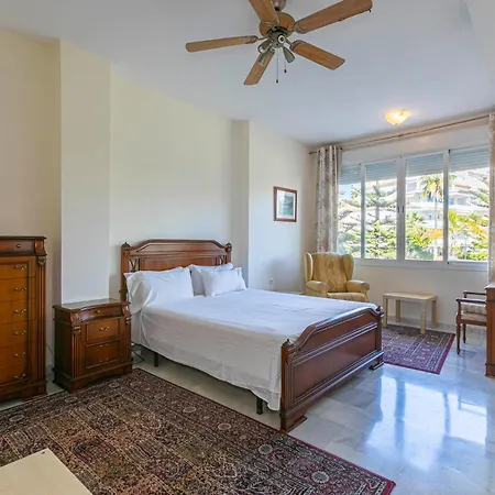 Stylish And Spacious 3 Bedroom Марбелья