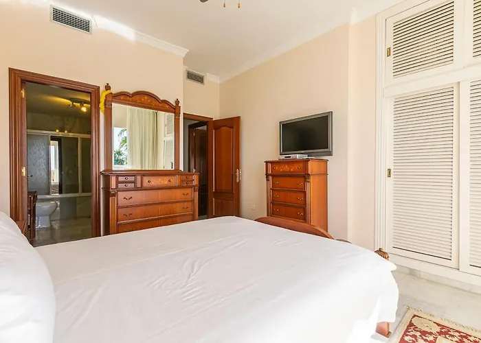 - Puerto Banus, Spacious 3br Lejlighed