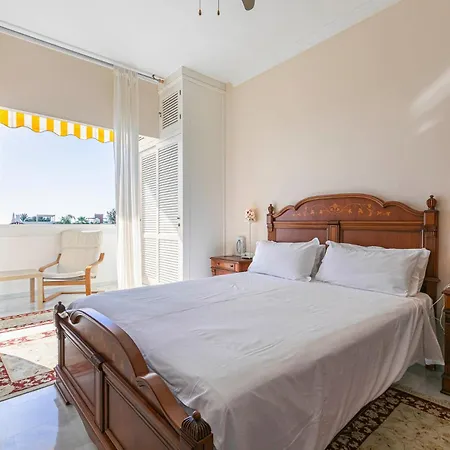 Apartment Stylish And Spacious 3 Bedroom *