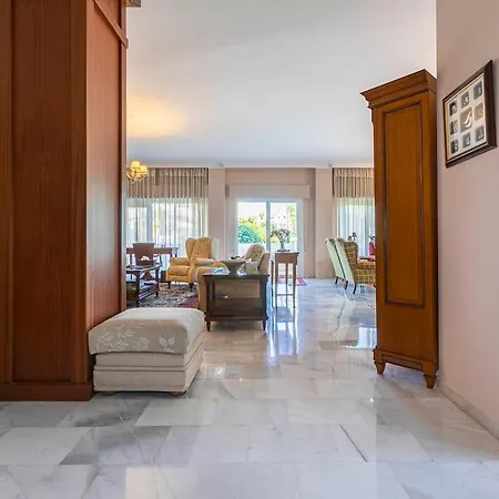 Apartment Stylish And Spacious 3 Bedroom